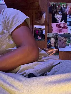 Snapshot of Tristris100 chatting on February 4, 2025, 8:24 am Tristris100 online show from February 4, 2025, 8:24 am