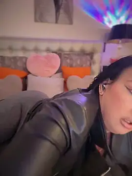 Snapshot of TiffanyRoxx chatting on February 8, 2026, 11:46 am TiffanyRoxx online show from February 8, 2026, 11:46 am