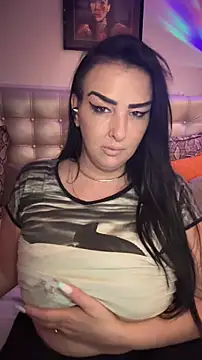 Snapshot of TiffanyRoxx chatting on March 3, 2026, 12:00 pm TiffanyRoxx online show from March 3, 2026, 12:00 pm