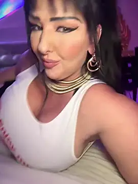 Snapshot of TiffanyRoxx chatting on March 29, 2026, 6:19 pm TiffanyRoxx online show from March 29, 2026, 6:19 pm