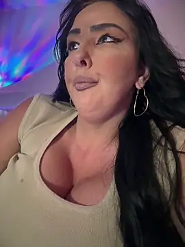 Snapshot of TiffanyRoxx chatting on April 5, 2026, 6:16 pm TiffanyRoxx online show from April 5, 2026, 6:16 pm