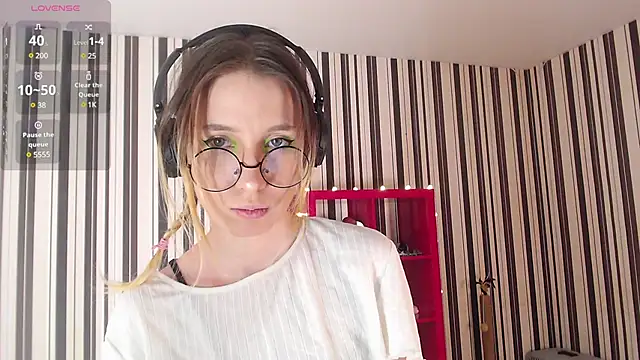 Snapshot of _Hanna_Moon_ chatting on February 7, 2025, 6:56 am Hanna Moon online show from February 7, 2025, 6:56 am