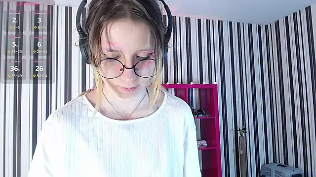 Snapshot of _Hanna_Moon_ chatting on February 8, 2025, 7:15 am Hanna Moon online show from February 8, 2025, 7:15 am