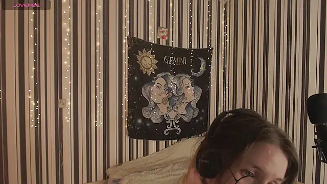 Snapshot of _Hanna_Moon_ chatting on October 7, 2025, 6:27 pm Hanna Moon online show from October 7, 2025, 6:27 pm