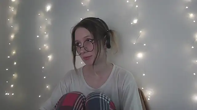 Snapshot of _Hanna_Moon_ chatting on December 5, 2025, 10:13 am Hanna Moon online show from December 5, 2025, 10:13 am