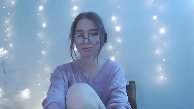 Snapshot of _Hanna_Moon_ chatting on December 22, 2025, 10:45 am Hanna Moon online show from December 22, 2025, 10:45 am