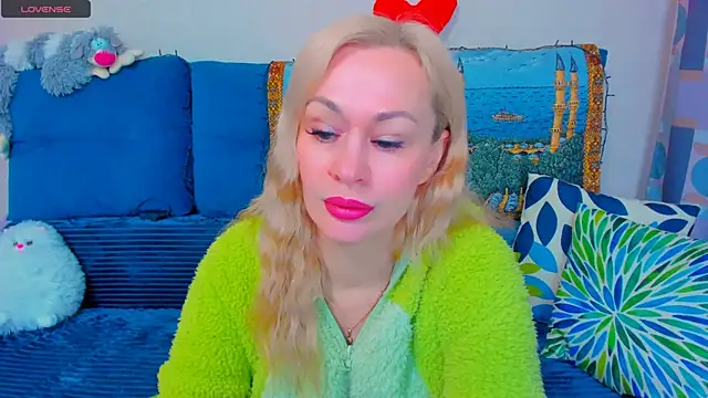 EllenMoore online show from December 19, 2024, 5:40 am