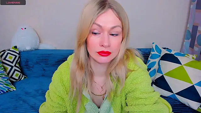 EllenMoore online show from March 17, 2026, 3:22 am