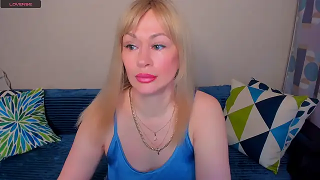 EllenMoore online show from May 24, 2026, 3:11 am