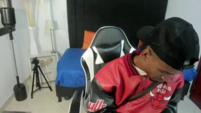 anhtony wayans online show from November 17, 2025, 1:00 am