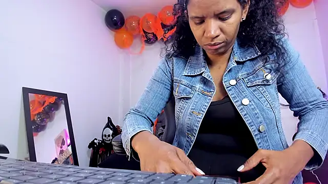 Snapshot of Ellie_Alves chatting on October 30, 2025, 1:01 pm Ellie Alves online show from October 30, 2025, 1:01 pm