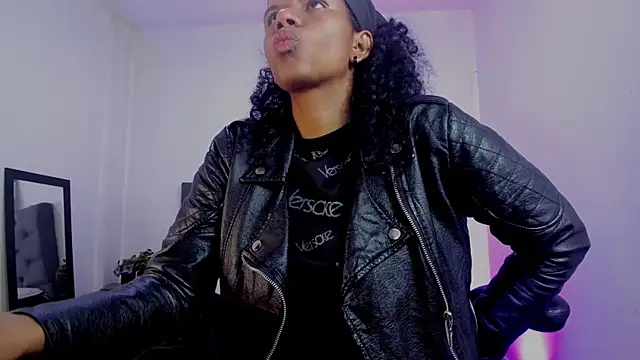 Snapshot of Ellie_Alves chatting on November 7, 2025, 1:22 pm Ellie Alves online show from November 7, 2025, 1:22 pm