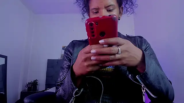 Snapshot of Ellie_Alves chatting on November 10, 2025, 1:43 pm Ellie Alves online show from November 10, 2025, 1:43 pm