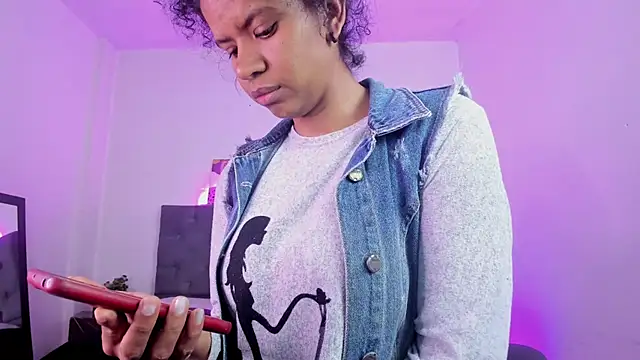 Snapshot of Ellie_Alves chatting on November 11, 2025, 1:33 pm Ellie Alves online show from November 11, 2025, 1:33 pm