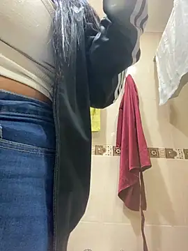 Fancyxlove online show from October 27, 2025, 12:42 pm