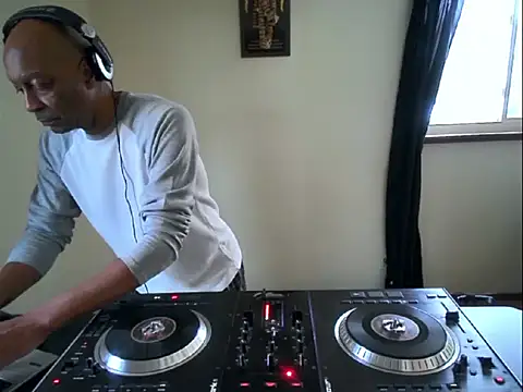 longdick4you8686 online show from February 5, 2026, 8:02 pm