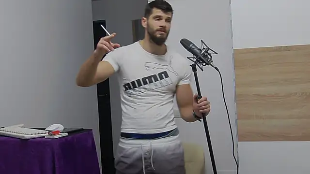 MauroTwin online show from February 8, 2025, 4:57 pm