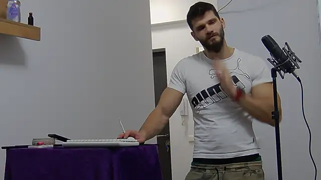 MauroTwin online show from February 9, 2025, 5:33 pm