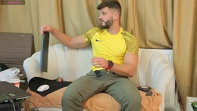 MauroTwin online show from October 20, 2025, 6:52 pm