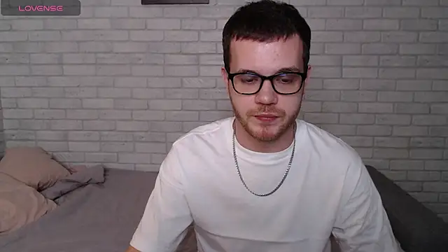 Alexxx horny online show from March 28, 2026, 3:55 pm