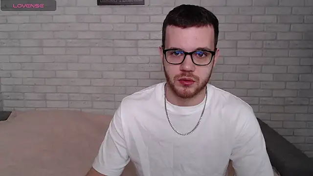 Snapshot of Alexxx_horny chatting on April 5, 2026, 5:59 am Alexxx horny online show from April 5, 2026, 5:59 am
