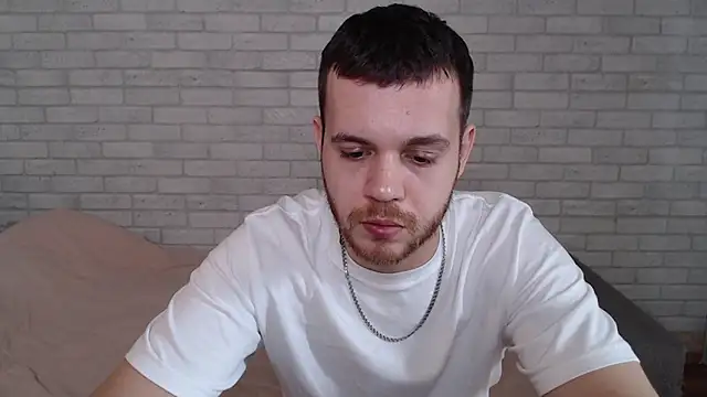 Snapshot of Alexxx_horny chatting on April 8, 2026, 9:42 am Alexxx horny online show from April 8, 2026, 9:42 am