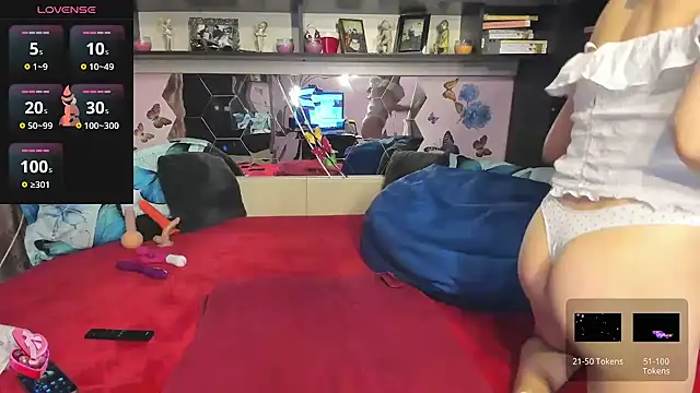 Snapshot of FoxyDom699 chatting on February 12, 2025, 7:13 am FoxyDom699 online show from February 12, 2025, 7:13 am