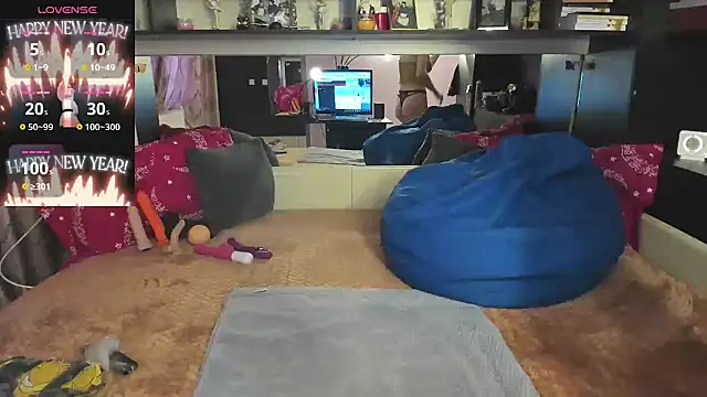 Snapshot of FoxyDom699 chatting on March 10, 2025, 9:32 am FoxyDom699 online show from March 10, 2025, 9:32 am