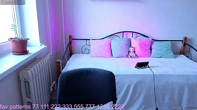 Snapshot of Hot_Rhaenyra chatting on October 12, 2025, 12:15 pm Hot Rhaenyra online show from October 12, 2025, 12:15 pm