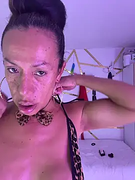 Snapshot of YOURSDEBORA chatting on June 2, 2026, 6:54 pm YOURSDEBORA online show from June 2, 2026, 6:54 pm