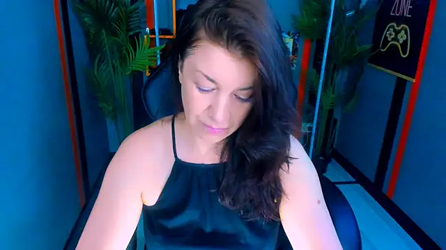 Snapshot of AnaMills chatting on May 6, 2026, 9:47 am AnaMills online show from May 6, 2026, 9:47 am