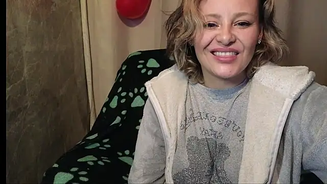 Snapshot of dagny-jo chatting on February 27, 2025, 2:42 am dagny-jo online show from February 27, 2025, 2:42 am