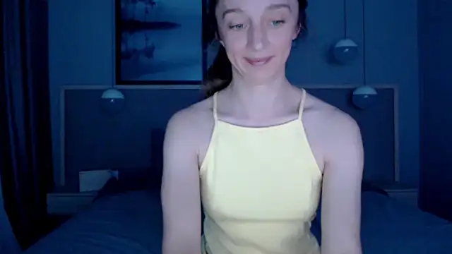 Snapshot of ShySchoolGirl chatting on September 14, 2025, 9:58 pm ShySchoolGirl online show from September 14, 2025, 9:58 pm