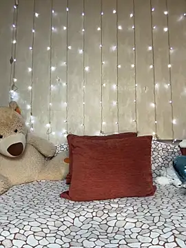 Amberhotqueen online show from March 21, 2026, 4:43 pm