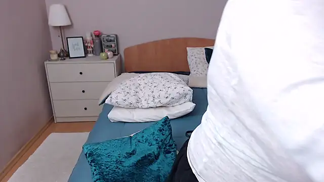 LeveMe2Nightt online show from November 11, 2025, 1:44 pm