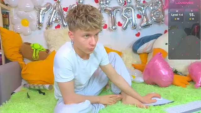 Snapshot of LandelRay chatting on March 2, 2026, 7:09 am LandelRay online show from March 2, 2026, 7:09 am