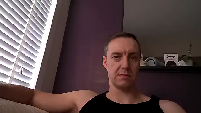 Snapshot of ploki2180 chatting on March 9, 2025, 4:33 pm ploki2180 online show from March 9, 2025, 4:33 pm