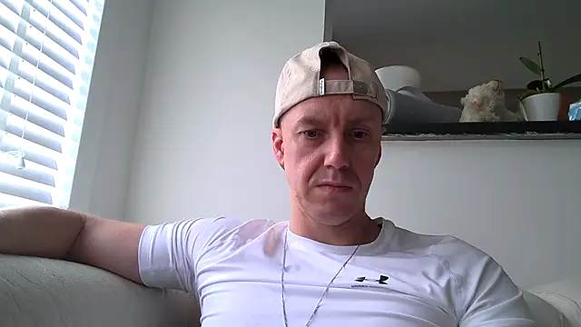 Snapshot of ploki2180 chatting on October 26, 2025, 12:33 pm ploki2180 online show from October 26, 2025, 12:33 pm