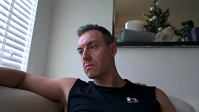 Snapshot of ploki2180 chatting on January 18, 2026, 2:43 pm ploki2180 online show from January 18, 2026, 2:43 pm