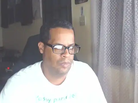 thesugar32 online show from September 13, 2025, 2:22 am