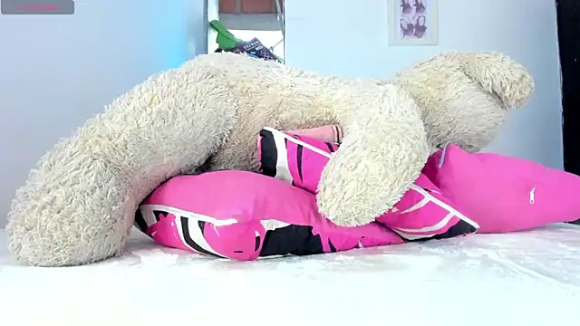 Snapshot of briitany_hot chatting on November 12, 2025, 5:24 pm briitany hot online show from November 12, 2025, 5:24 pm