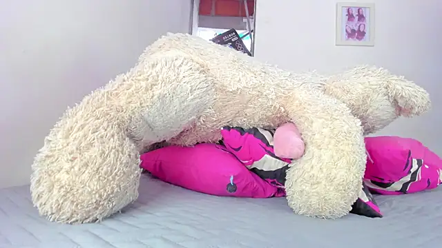 Snapshot of briitany_hot chatting on December 17, 2025, 6:03 pm briitany hot online show from December 17, 2025, 6:03 pm