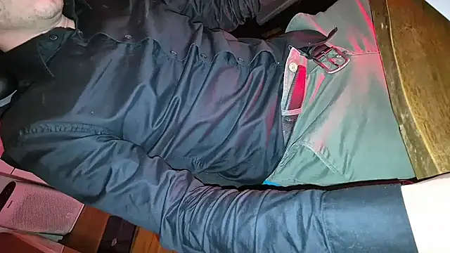 -luckybong- online show from January 13, 2025, 5:02 pm