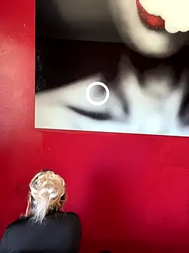 Snapshot of LittleMissEeve chatting on October 24, 2025, 6:37 pm LittleMissEeve online show from October 24, 2025, 6:37 pm