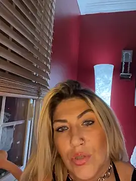 Snapshot of LittleMissEeve chatting on October 25, 2025, 6:43 am LittleMissEeve online show from October 25, 2025, 6:43 am