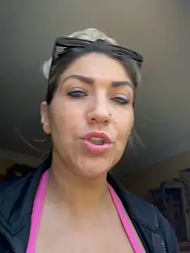 Snapshot of LittleMissEeve chatting on November 5, 2025, 5:13 pm LittleMissEeve online show from November 5, 2025, 5:13 pm