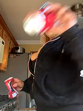 Snapshot of LittleMissEeve chatting on November 14, 2025, 7:01 pm LittleMissEeve online show from November 14, 2025, 7:01 pm