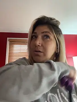 Snapshot of LittleMissEeve chatting on November 18, 2025, 4:11 pm LittleMissEeve online show from November 18, 2025, 4:11 pm