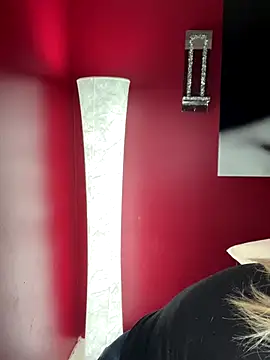 Snapshot of LittleMissEeve chatting on November 19, 2025, 4:12 am LittleMissEeve online show from November 19, 2025, 4:12 am