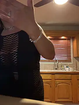 Snapshot of LittleMissEeve chatting on November 22, 2025, 9:36 pm LittleMissEeve online show from November 22, 2025, 9:36 pm